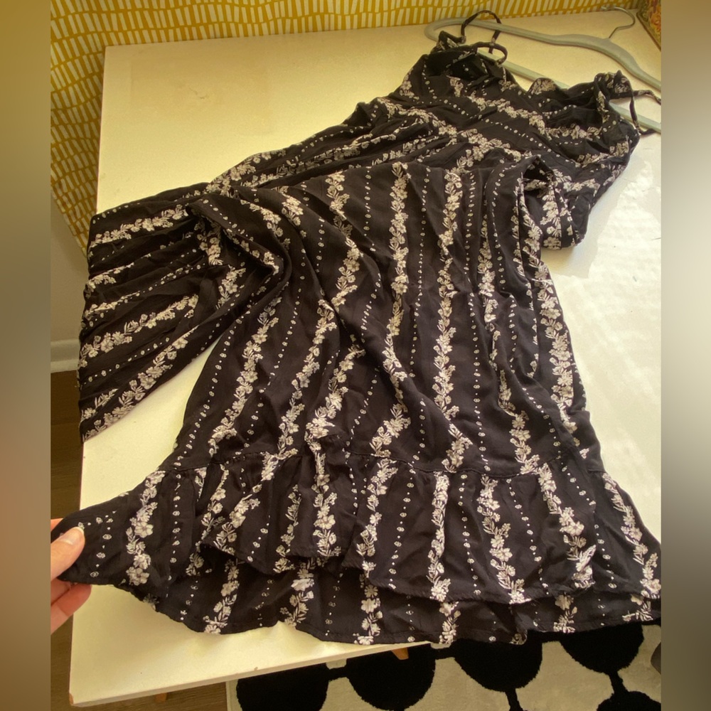 Angie Black and Gray Patterned Flowy Jumpsuit Size Large - Picture 7 of 7